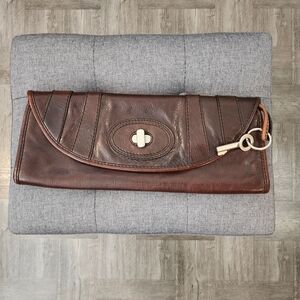 FOSIL Clutch